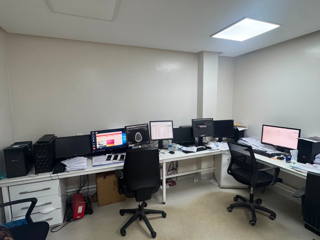 Salle de contrôle des équipements d'imagerie du centre